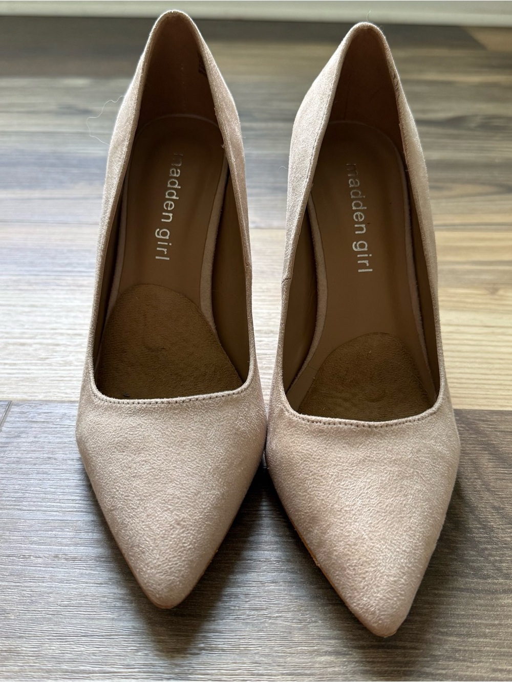 Madden Girl Sz 6.5 Beige Pointed-Toe Suede Pumps Classic Timeless